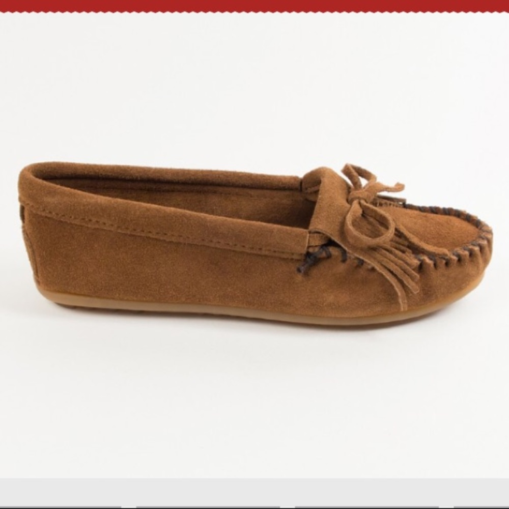 Close out sale!Minnetonka Moccasins size 6.5